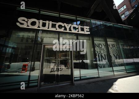 Ein Blick auf den Soul Cycle während der Coronavirus-Pandemie am 20. Mai 2020 in New York City. COVID-19 hat sich in den meisten Ländern der Welt verbreitet und forderte über 316.000 Menschenleben mit über 4,8 Millionen gemeldeten Infektionen. (Foto von John Nacion/NurPhoto) Stockfoto