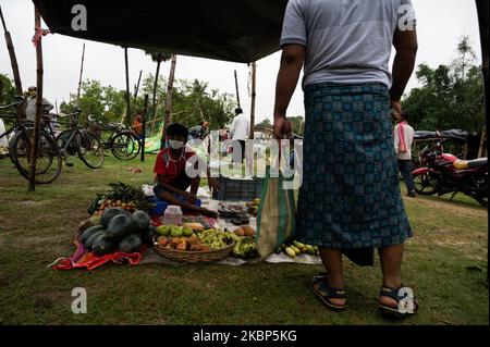 Aufgrund des verheerenden Wirbelsturms Amphan kam es am 21. Mai 2020 zu Schäden an den A-Märkten in Tehatta, Westbengalen, Indien. Am 20. Mai stürmte der mächtige Zyklon Amphin in die Küstenregion von Odisha und Westbengalen. Die Geschwindigkeit betrug fast 155-165 km/h. (Foto von Soumyabrata Roy/NurPhoto) Stockfoto