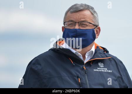 Andrzej Adamczyk, Minister für Infrastruktur, im Vorfeld der Pressekonferenz zur offiziellen Eröffnung des neuen Kreises auf der Nationalstraße 94 in Szyce bei Krakau. Am Freitag, den 22. Mai 2020, Polen. (Foto von Artur Widak/NurPhoto) Stockfoto