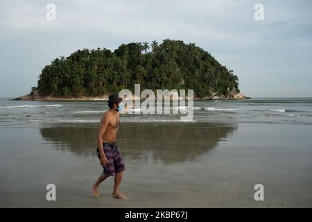 José Nascimento, 31 Jahre alt, hat Spaß am Strand inmitten der Coronavirus-Krankheit (COVID-19) Ausbruch in Santos, Brasilien 22. Mai 2020. (Foto von: Stockfoto