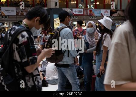 Taiwanesische und südostasiatische DialogInnen protestieren gemeinsam gegen den Verbotsvorschlag der TRA während einer Sit-in-Protestaktion am 23. Mai 2020 im Taipei Hauptbahnhof in Tapei, Taiwan. (Foto von Jose Lopes Amaral/NurPhoto) Stockfoto