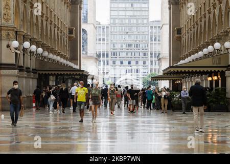 Gesamtansicht der Gallerie Vittorio Emanuele Milano am Wochenende in Mailand am 23. Mai 2020 in Mailand, Italien. Restaurants, Bars, Cafés, Friseure und andere Geschäfte haben nach mehr als zwei Monaten landesweiter Sperre, die die Ausbreitung von Covid-19 eindämmen soll, wieder geöffnet, vorbehaltlich sozialer Distanzierungsmaßnahmen (Foto: Mairo Cinquetti/NurPhoto) Stockfoto