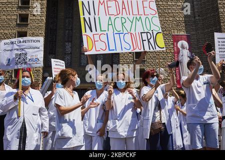 Mitglieder des Pflegepersonals des Robert-Debre-Krankenhauses protestieren am 28. Mai 2020 in Paris gegen die Politik der Regierung und die Reformen der öffentlichen Krankenhäuser während des Coronavirus (Foto: Adnan Farzat/NurPhoto) Stockfoto