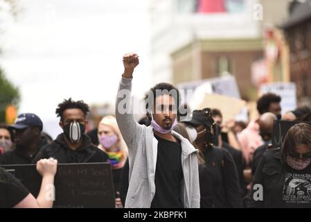 Demonstranten, die während einer Protestkundgebung gegen die Polizei schwarzes Leben zeigten, waren am 30. Mai 2020 in Nordamerika, in Toronto, Kanada, an Todesfällen beteiligt. George Floyd starb, nachdem er von Minneapolis-Polizeibeamten am Memorial Day zurückgehalten wurde. (Foto von Arindam Shivaani/NurPhoto) Stockfoto