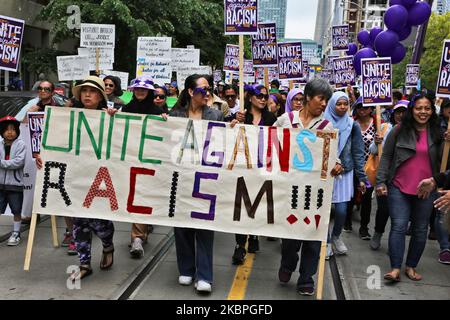 Kundgebung gegen Rassismus und Unterstützung für die Rechte von Wanderarbeitern in der Innenstadt von Toronto, Ontario, Kanada, am 16. Juni 2019. Die „Unite Against Racism“-Kundgebung in Toronto war Teil eines Cross-Canada Day of Action, an dem landesweit Kundgebungen zur Förderung der Migranten- und Rassengerechtigkeit und zur Verurteilung der weißen Vorherrschaft und des Rassismus, die im ganzen Land auf dem Vormarsch sind, stattfanden. (Foto von Creative Touch Imaging Ltd./NurPhoto) Stockfoto