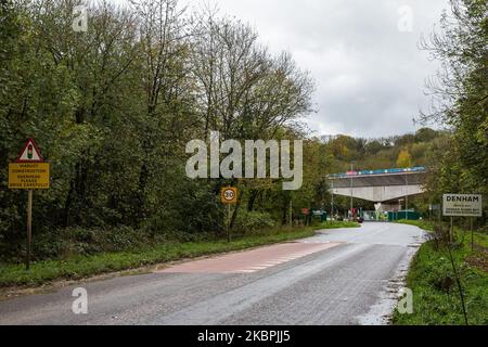 Denham, Großbritannien. 3.. November 2022. Die Bauarbeiten für das Viadukt des Colne Valley für die Hochgeschwindigkeitsstrecke HS2 sind abgebildet. Mark Harper, der neue Staatssekretär für Verkehr, hat mitgeteilt, dass die Regierung alle Optionen für das Projekt HS2 im Vorfeld der erwarteten Ausgabenkürzungen in der Herbsterklärung prüft. Die erste Phase zwischen London und Birmingham soll zwischen 2029 und 2033 eröffnet werden. Kredit: Mark Kerrison/Alamy Live Nachrichten Stockfoto