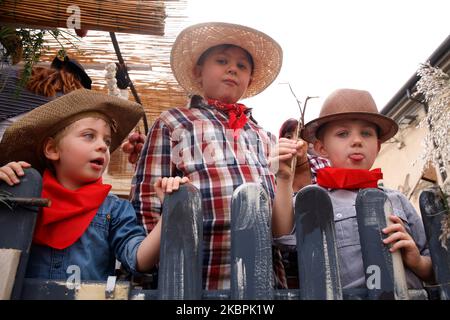 Italien Emilia Romagna Novafeltria: Festa della vendemmia e dei frutti d'autunno Foto von gruppo con vestiti da contadini: Weinlese und Herbstfest. Gruppenfoto mit Bauernkleidung Stockfoto