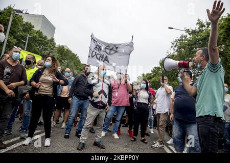 Arbeiter und Verwandte der NISSAN-Firma blockieren die Avinguda Diagonal in Barcelona mit ihren Fahrzeugen und versammeln sich am 4. Juni 2020 vor dem japanischen Konsulat und der Anwaltskanzlei Garrigues, die für die Verteidigung des japanischen Autokonzerns verantwortlich ist, in Barcelona, Spanien. (Foto von Albert Llop/NurPhoto) Stockfoto