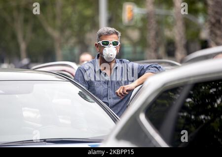 Arbeiter und Verwandte der NISSAN-Firma blockieren die Avinguda Diagonal in Barcelona mit ihren Fahrzeugen und versammeln sich am 4. Juni 2020 vor dem japanischen Konsulat und der Anwaltskanzlei Garrigues, die für die Verteidigung des japanischen Autokonzerns verantwortlich ist, in Barcelona, Spanien. (Foto von Albert Llop/NurPhoto) Stockfoto