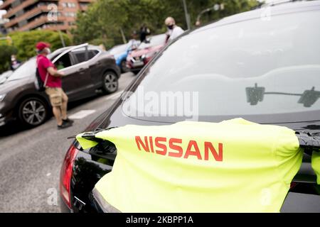 Arbeiter und Verwandte der NISSAN-Firma blockieren die Avinguda Diagonal in Barcelona mit ihren Fahrzeugen und versammeln sich am 4. Juni 2020 vor dem japanischen Konsulat und der Anwaltskanzlei Garrigues, die für die Verteidigung des japanischen Autokonzerns verantwortlich ist, in Barcelona, Spanien. (Foto von Albert Llop/NurPhoto) Stockfoto