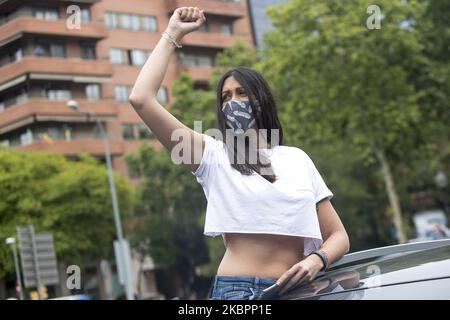 Arbeiter und Verwandte der NISSAN-Firma blockieren die Avinguda Diagonal in Barcelona mit ihren Fahrzeugen und versammeln sich am 4. Juni 2020 vor dem japanischen Konsulat und der Anwaltskanzlei Garrigues, die für die Verteidigung des japanischen Autokonzerns verantwortlich ist, in Barcelona, Spanien. (Foto von Albert Llop/NurPhoto) Stockfoto