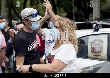 Arbeiter und Verwandte der NISSAN-Firma blockieren die Avinguda Diagonal in Barcelona mit ihren Fahrzeugen und versammeln sich am 4. Juni 2020 vor dem japanischen Konsulat und der Anwaltskanzlei Garrigues, die für die Verteidigung des japanischen Autokonzerns verantwortlich ist, in Barcelona, Spanien. (Foto von Albert Llop/NurPhoto) Stockfoto