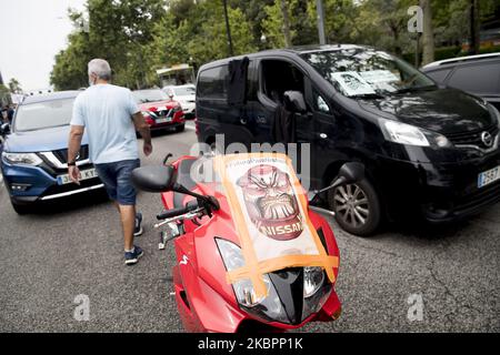 Arbeiter und Verwandte der NISSAN-Firma blockieren die Avinguda Diagonal in Barcelona mit ihren Fahrzeugen und versammeln sich am 4. Juni 2020 vor dem japanischen Konsulat und der Anwaltskanzlei Garrigues, die für die Verteidigung des japanischen Autokonzerns verantwortlich ist, in Barcelona, Spanien. (Foto von Albert Llop/NurPhoto) Stockfoto