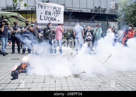 Arbeiter und Verwandte der NISSAN-Firma blockieren die Avinguda Diagonal in Barcelona mit ihren Fahrzeugen und versammeln sich am 4. Juni 2020 vor dem japanischen Konsulat und der Anwaltskanzlei Garrigues, die für die Verteidigung des japanischen Autokonzerns verantwortlich ist, in Barcelona, Spanien. (Foto von Albert Llop/NurPhoto) Stockfoto