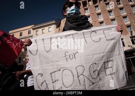 Solidaritätsdemonstration in Rom, Italien am 05. Juni 2020, nachdem die Polizei George Floyd getötet hatte, einen schwarzen Mann, der starb, nachdem er am 25. Mai 2020 von der Minneapolis-Polizei festgehalten wurde. (Foto von Andrea Ronchini/NurPhoto) Stockfoto