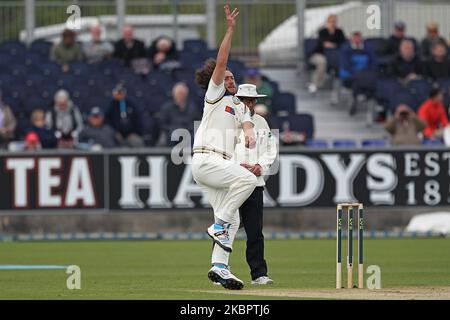 Ryan Sidebottom von Yorkshire bowlen während des County Championship-Spiels zwischen Durham und Yorkshire im Emirates Riverside, Chester le Street, County Durham am Montag, den 5.. Mai 2014. (Foto von Mark Fletcher/MI News/NurPhoto) Stockfoto