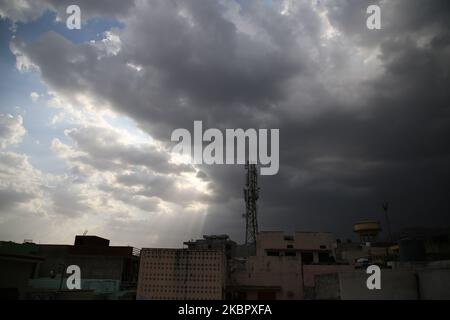 Am 7. Juni 2020 ragen Regenwolken über dem Ajmer, Rajasthan, Indien, auf. (Foto von Himanshu Sharma/NurPhoto) Stockfoto