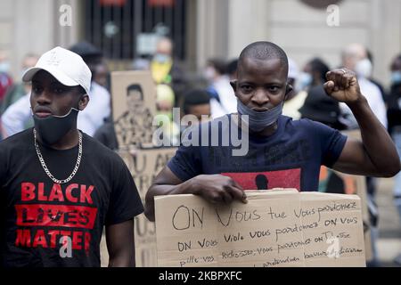 Tausende von Menschen demonstrieren am 7. Juni 2020 im Plaça de Sant Jaume in Barcelona gegen Rassismus und in Erinnerung an George Floyd in Barcelona, Katalonien, Spanien. (Foto von Albert Llop/NurPhoto) Stockfoto