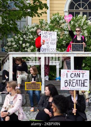 Am 7. Juni 2020 nehmen Menschen an einer Demonstration in Tampere, Finnland, Teil. (Foto von Tiago Mazza Chiaravalloti/NurPhoto) Stockfoto