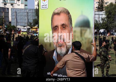 Aktivisten des Islamischen Dschihad in Palästina, während eines Gedenkgottesdienstes für den ehemaligen Führer des Palästinensischen Islamischen Dschihad, Ramadan Shallah, in Gaza-Stadt, 08. Juni 2020. Shallah befand sich im medizinischen Koma, als er am 06. Juni im Alter von 62 Jahren in einem Krankenhaus in Beirut (Libanon) nach einer nicht offenbarten chronischen Krankheit starb. Seine Überreste wurden in die Hauptstadt Syriens, Damaskus, gebracht, um dort begraben zu werden. (Foto von Majdi Fathi/NurPhoto) Stockfoto