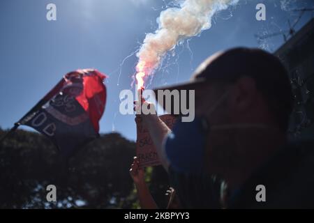 Demonstranten nehmen an einem antifaschistischen Protest gegen Rassismus, die Regierung von Präsident Jair Bolsonaro, Teil und verteidigen die Demokratie inmitten der Coronavirus-Pandemie (COVID-19) in Brasilia, Brasilien, Sonntag, 7. Juni, 2020. (Foto von Andre Borges/NurPhoto) Stockfoto