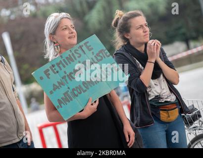 Menschen der feministischen Kollektive, Versammlungen und Verbände, Unterzeichner des Appells "vor der gesundheitlichen, wirtschaftlichen und sozialen Krise, ein feministischer Notfallplan! ''organisierte am 8. Juni 2020 eine Demonstration in Nantes, Frankreich. Die Demonstranten forderten, dass wichtige, oft weibliche Arbeitsplätze für ihren wahren Nutzen anerkannt, sozial überdacht und besser bezahlt werden. Die Demonstranten forderten "'höhere Löhne und gleiches Entgelt für Frauen und Männer'' und ''ein Ende der Politik der Abschaffung der öffentlichen Dienstleistungen und des Arbeitsgesetzbuch''. (Foto von Estelle Ruiz/NurPhoto) Stockfoto