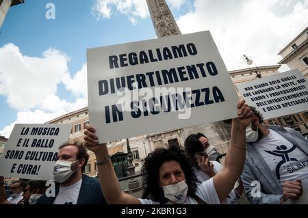 Silb Fipe, ein Handelsverband der Diskotheken, demonstrierte am 10. Juni 2020 vor Montecitorio, Rom, Italien, mit einem Flash Mob der Manager der Diskotheken "Stille macht Lärm", um die Regierung zu bitten, die Aktivitäten in den Clubs wieder aufzunehmen. (Foto von Andrea Ronchini/NurPhoto) Stockfoto