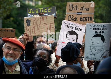 Mehrere Organisationen und Kollektive riefen zu einer Versammlung auf, um Georges Floyd, der von der Polizei in Minneapolis (USA) getötet wurde, und Adama Traoré, der vor vier Jahren von der französischen Polizei getötet wurde, zu würdigen und gegen die Brutalität der Polizei zu protestieren. Sie wurden durch Ersticken getötet. Mehrere tausend Menschen versammelten sich in Toulouse unter den Mottos „Black Lives Matter“, „I Can't Breathe“ und „No Justice, No Peace“. Toulouse. Frankreich. Juni 10. 2020. (Foto von Alain Pitton/NurPhoto) Stockfoto