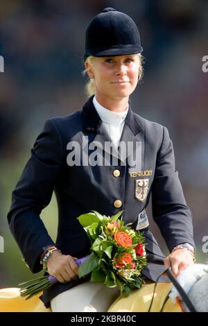 ARCHIVFOTO: Die Reiterin Bettina Hoy feiert ihren 60.. Geburtstag am 7.. November 2022 feiert Bettina HOY (GER) am 4.. Juli 2009 die Siegerehrung der Vielseitigkeitsreiter im CHIO Aachen Sven Simon#Prinzessin-Luise-Straße 41#45479 Mülheim/R uhr #tel . 0208/9413250#Fax. 0208/9413260#-Konto. 244 293 433 P ostbank E ssen BLZ 360 100 43# www.SvenSimon.net. Stockfoto