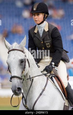 ARCHIVFOTO: Die Reiterin Bettina Hoy feiert am 7.. November 2022 ihren 60.. Geburtstag, Bettina HOY (GER) auf der Ringwood KAKADU-Springprüfung der Vielseitigkeitsreiter am 3.. Juli 2009 im CHIO in Aachen Sven SimonPrinzess-Luise-Straße 41#45479 Mülheim/R Uhr #tel. 0208/9413250#Fax. 0208/9413260#-Konto. 244 293 433 P ostbank E ssen BLZ 360 100 43# www.SvenSimon.net Keine Nutzung des Internets oder der Online-Dienste vor Spielende. Stockfoto