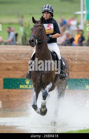 ARCHIVFOTO: Die Reiterin Bettina Hoy feiert am 7. November 2022 ihren 60.. Geburtstag, Bettina HOY (GER) auf Designerin 10, Action, individuelle Action, Galopp im Wasser, Wassersprung. Frontal. Vielseitigkeit, C1C, DHL-Preis, teilweiser Cross-Country-Test - Terrain, CICO 3*, am 14.. August 2015 im Rahmen der FEI European Championships 2015 in Aachen/Deutschland vom 11.. August. - 08/23/2015. Â Stockfoto