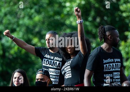 ASSA Traore, Schwester von Adama Traore, Organisatorin der Demonstration gegen Rassismus und Polizeigewalt, die am 13. Juni 2020 in Paris, Frankreich, stattfand. (Foto von Jerome Gilles/NurPhoto) Stockfoto