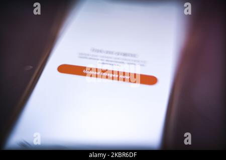 Der Preis für ein verkaufter Foto auf der Shutterstock Microstock-Anwendung wird auf einem iPhone auf diesem Illustrationsfoto in Warschau, Polen, am 14. Juni 2020 angezeigt. Shutterstock, eine der größten Mikrostock-Agenturen der Welt, hat kürzlich heftige Kritik von seinen Beitragenden erhalten, weil sie den Anteil der Lizenzgebühren für ihre Arbeit gesenkt haben. (Foto-Illustration von Jaap Arriens/NurPhoto) Stockfoto