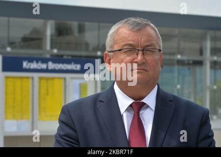 Andrzej Adamczyk, Minister für Infrastruktur, auf dem Bahnsteig des neu eröffneten Bahnhofs Krakau-Bronowice gesehen. Am Montag, den 15. Juni 2020, Polen. (Foto von Artur Widak/NurPhoto) Stockfoto