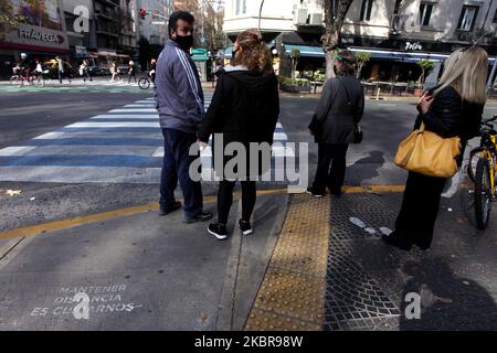 Am 16. Juni 2020 in Buenos Aires, Argentinien, werden Kinnriemen als Präventivmaßnahme für COVID-19 verwendet. (Foto von Carol Smiljan/NurPhoto) Stockfoto