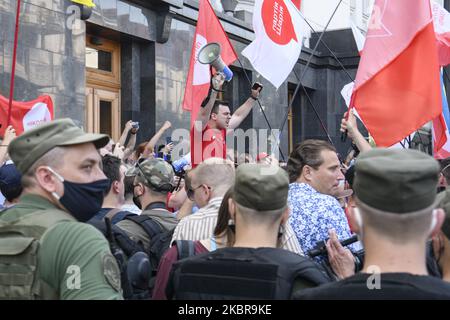 Kundgebung der Anhänger des prorussischen Bloggers Anatoliy Shariy in der Nähe des Büros des Präsidenten der Ukraine. Kiew, Ukraine. 17. Juni 2020 (Foto von Maxym Marusenko/NurPhoto) Stockfoto