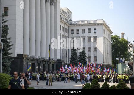 Kundgebung der Anhänger des prorussischen Bloggers Anatoliy Shariy in der Nähe des Büros des Präsidenten der Ukraine. Kiew, Ukraine. 17. Juni 2020 (Foto von Maxym Marusenko/NurPhoto) Stockfoto