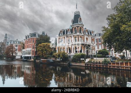 Volendam y Marken wunderschöne Küstendörfer in den Niederlanden in der Nähe von Amsterdam. Kleine und authentische Fischerdörfer. Sehr beliebtes Touristenziel t Stockfoto