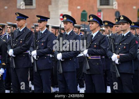 Rom, Italien. 04.. November 2022. Altare della Patria (Rom), 4. November 2022 Streikposten der Streitkräfte auf dem Platz Altare della Patria (Rom), 4. November 2022 Streikposten der Streitkräfte auf dem Platz Credit: Independent Photo Agency/Alamy Live News Stockfoto
