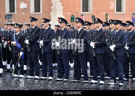 Rom, Italien. 04.. November 2022. Altare della Patria (Rom), 4. November 2022 Streikposten der Streitkräfte auf dem Platz Altare della Patria (Rom), 4. November 2022 Streikposten der Streitkräfte auf dem Platz Credit: Independent Photo Agency/Alamy Live News Stockfoto