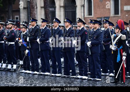 Rom, Italien. 04.. November 2022. Altare della Patria (Rom), 4. November 2022 Streikposten der Streitkräfte auf dem Platz Altare della Patria (Rom), 4. November 2022 Streikposten der Streitkräfte auf dem Platz Credit: Independent Photo Agency/Alamy Live News Stockfoto