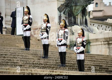 Rom, Italien. 04.. November 2022. Altare della Patria (Rom), 4. November 2022 die Corazzieri auf den Stufen des Altars des Vaterlandes eingesetzt Altare della Patria (Rom), 4. November 2022 die Corazzieri auf den Stufen des Altars des Vaterlandes eingesetzt Kredit: Unabhängige Fotoagentur/Alamy Live News Stockfoto
