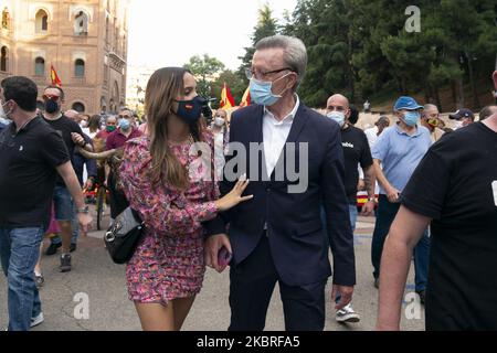 Jose Ortega Cano und Gloria Camila Ortega während der Demonstration auf der Esplanade der Stierkampfarena Las Ventas, bei einem „Protestmarsch zur Verteidigung des Stierfestivals“, in Madrid, 21. Juni 2020 Spanien (Foto von Oscar Gonzalez/NurPhoto) Stockfoto