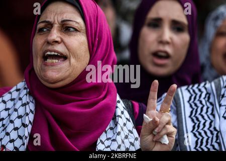 Palästinensische Demonstranten riefen am 22. Juni 2020 bei einer Demonstration gegen Israels Pläne, Teile des besetzten Westjordanlandes in Gaza-Stadt anzugliedern, Parolen. (Foto von Majdi Fathi/NurPhoto) Stockfoto