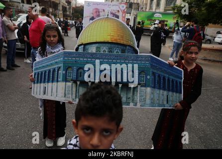 Palästinensische Demonstranten riefen am 22. Juni 2020 bei einer Demonstration gegen Israels Pläne, Teile des besetzten Westjordanlandes in Gaza-Stadt anzugliedern, Parolen. (Foto von Majdi Fathi/NurPhoto) Stockfoto