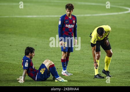 10 Leo Messi FC Barcelona und 28 Riqui Puig FC Barcelona während des La Liga-Spiels zwischen dem FC Barcelona und dem Athletic Club de Bilbao am 23. Juni 2020 in Barcelona, Spanien, hinter verschlossenen Türen wegen Coronavirus im Camp Nou Stadion. (Foto von Xavier Bonilla/NurPhoto) Stockfoto