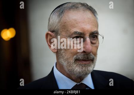 Riccardo Di Segni Oberrabbiner der Jüdischen Gemeinde von Rom, Während der Unterzeichnung der Absichtserklärung zwischen dem Carabinieri-Kommando zum Schutz des kulturellen Erbes der Carabinieri und der Jüdischen Gemeinde der Hauptstadt in Anwesenheit des Generalkommandanten der Carabinieri Giovanni Nistri und des Untersekretärs im Ministerium für Kulturerbe und Aktivitäten und Tourismus Anna Laura Orrico am 24. Juni 2020 in Rom, Italien. (Foto von Andrea Ronchini/NurPhoto) Stockfoto