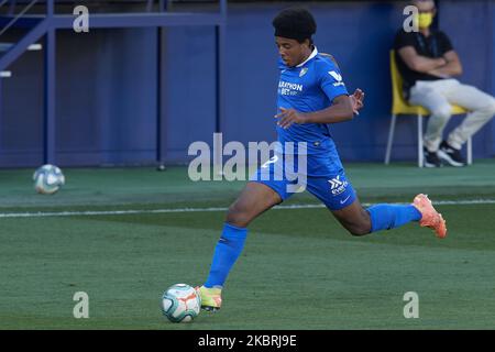 Jules Kounde aus Sevilla kontrolliert den Ball während des Liga-Spiels zwischen dem FC Villarreal und dem FC Sevilla am 22. Juni 2020 im Estadio de la Ceramica in Villareal, Spanien. (Foto von Jose Breton/Pics Action/NurPhoto) Stockfoto