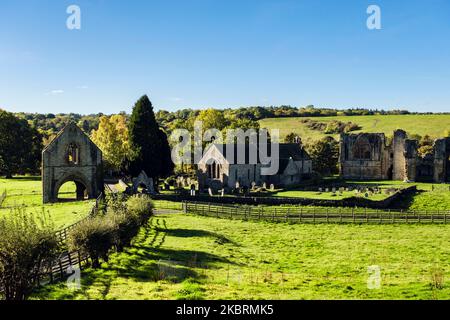 Die Ruinen der Abtei von Easby oder die Abtei von St. Agatha auf dem Land in Swaledale. Richmond, North Yorkshire, England, Großbritannien Stockfoto