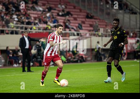 Athen, Lombardei, Griechenland. 3.. November 2022. SIME VRSALJKO vom FC Olympiacos während des UEFA Europa League-Gruppenspiel zwischen Olympiacos FC und FC Nantes am 3. November 2022 im Karaiskakis-Stadion in Athen, Griechenland (Bildquelle: © Stefanos Kyriazis/ZUMA Press Wire) Stockfoto